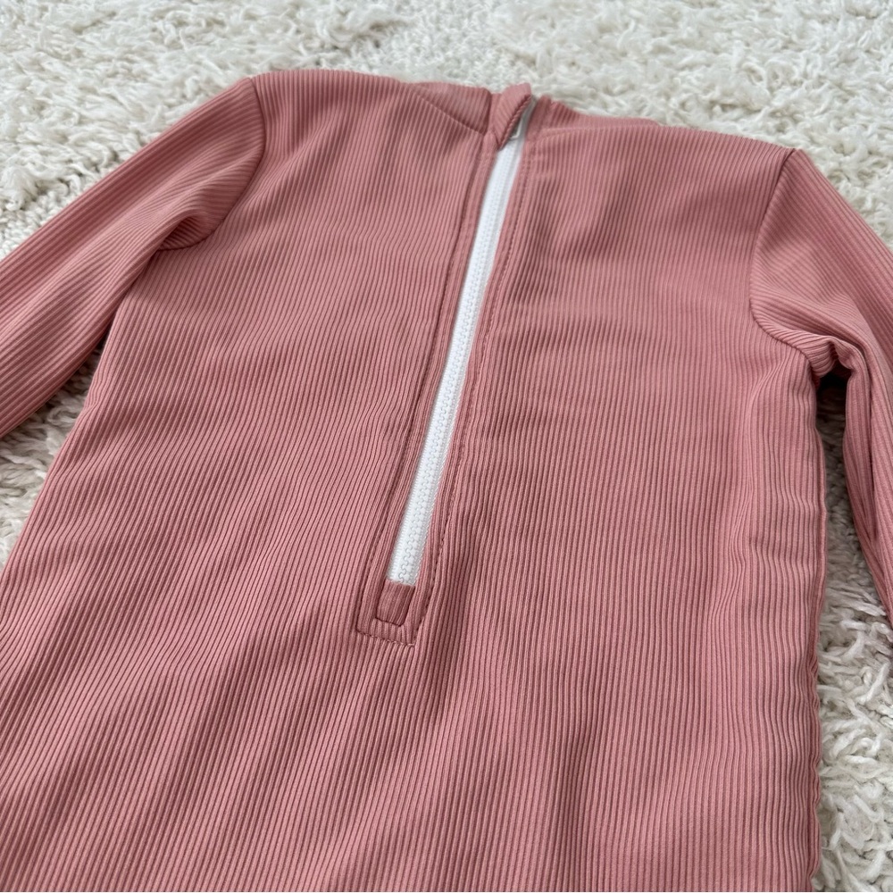 Ava & Oliver Rashguard - Picture 5 of 7